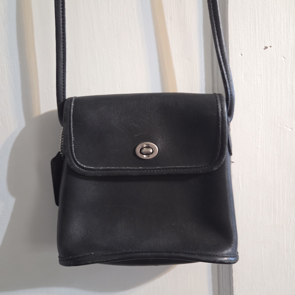 Elegant Black Leather Crossbody Bag